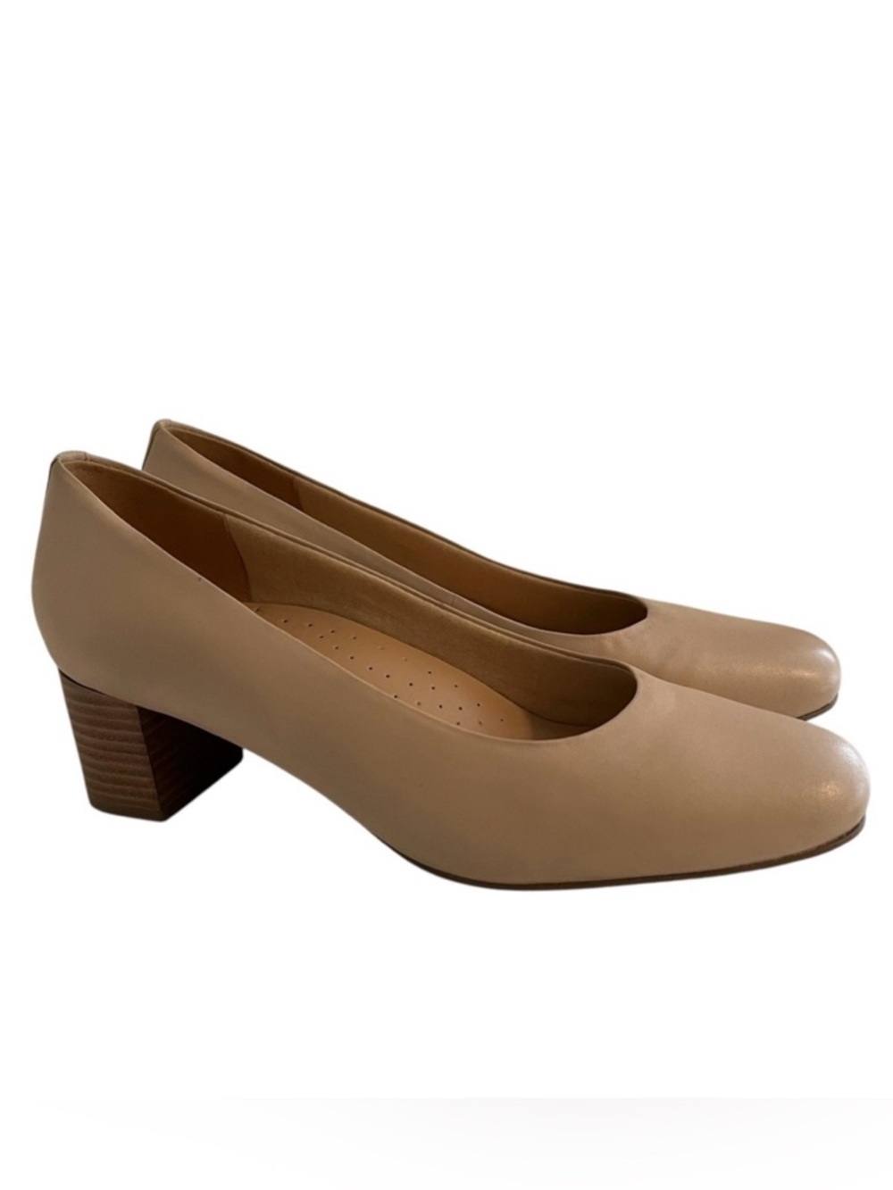 Trotters Tan "Daria" Heeled Pump 10M NEW